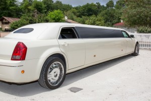 Tips for renting a limousine in the Dallas-Fort Worth area.